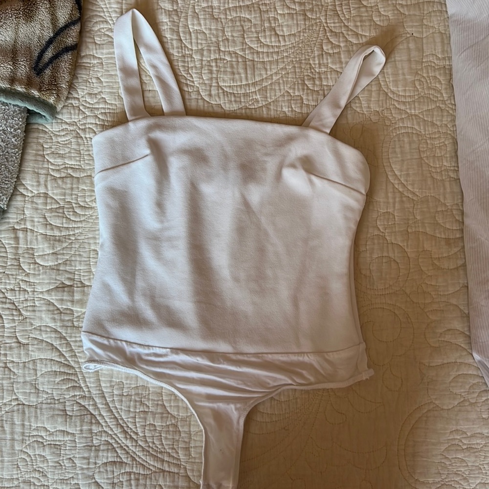 Lulus women’s medium white body suit